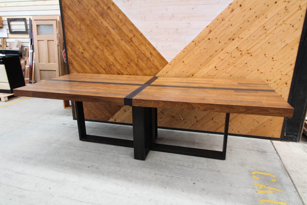 Small Features Table Outstanding Feature Table | Renovators Paradise Feature Table